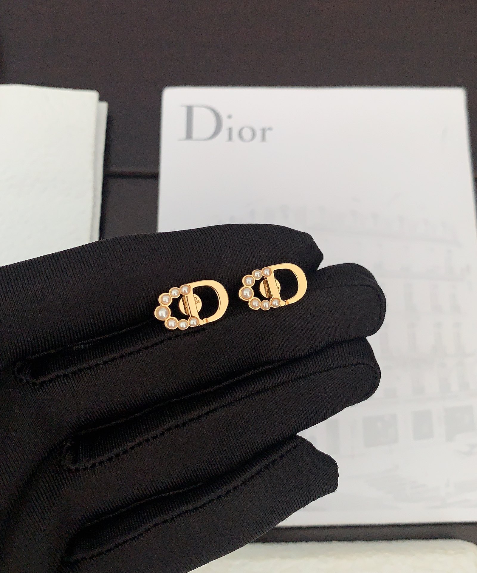 DIOR Ear studs
