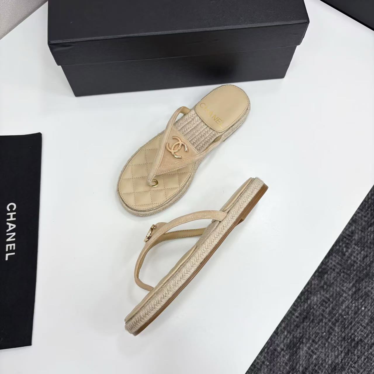 CHANEL flip-flop sandals