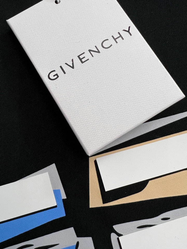 GIVENCHY T shirt