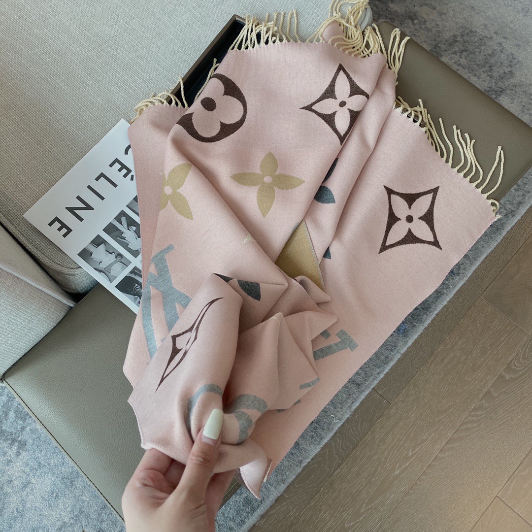 LV scarf