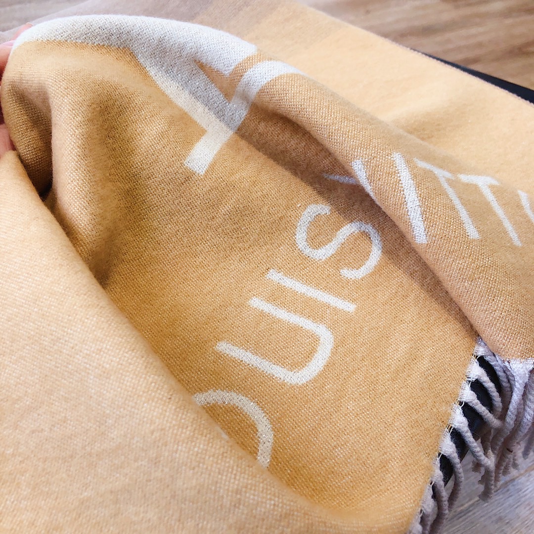 LV scarf
